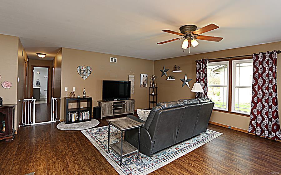 313 College Street Alhambra, IL 62001 - Photo 10 of 49 Gallery Image 10