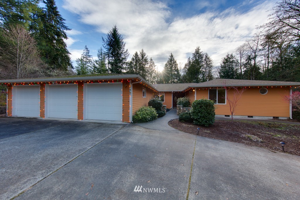346 Southwest Spruce Road Port Orchard, WA 98367 - Photo 3 of 25 Gallery Image 3