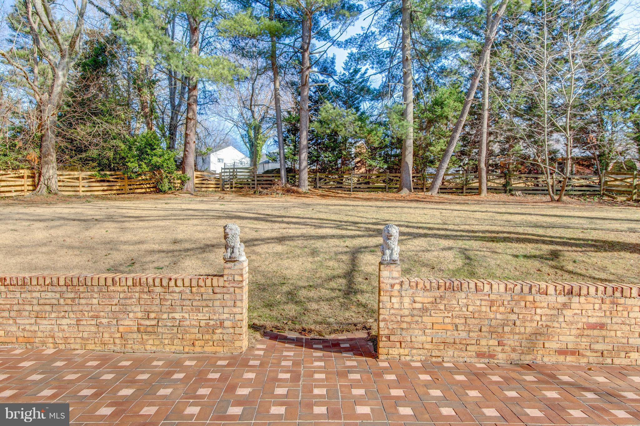 8020 Falstaff Road McLean, VA 22102 - Photo 22 of 30 Exterior (Rear)