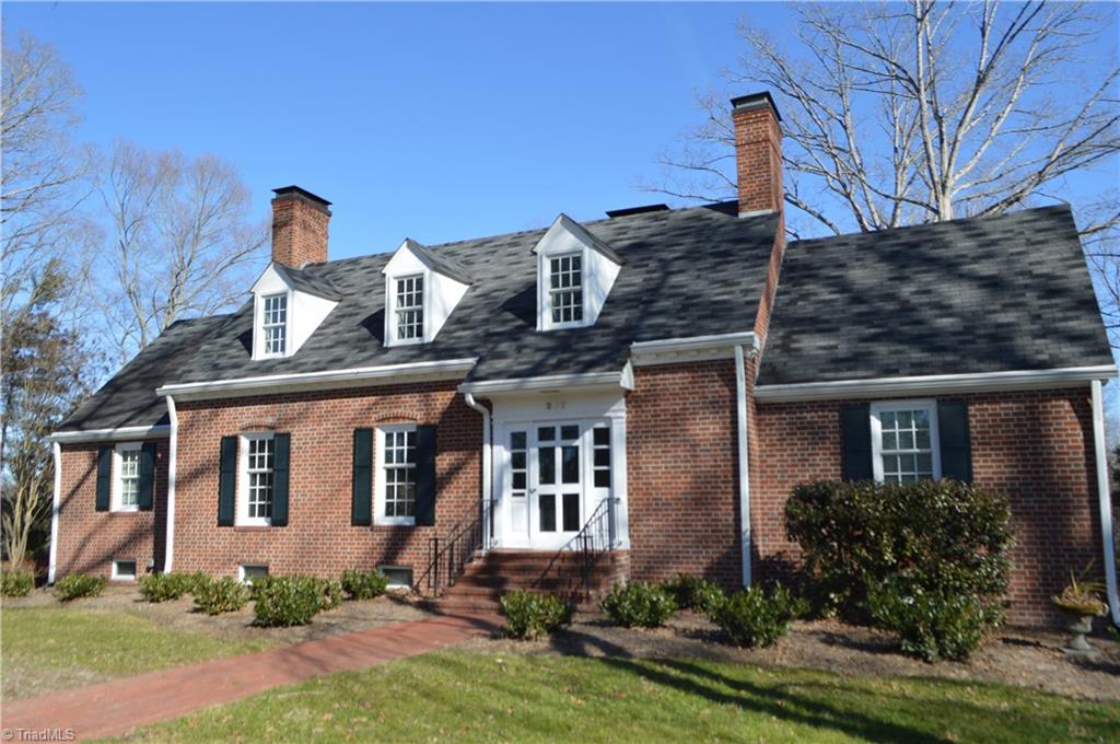 207 Robin Road Mount Airy, NC 27030 - Photo 1 of 18 Gallery Image 1