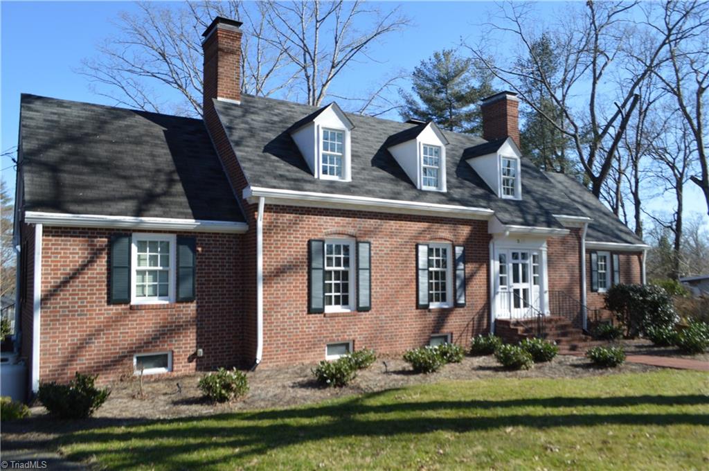 207 Robin Road Mount Airy, NC 27030 - Photo 2 of 18 Gallery Image 2