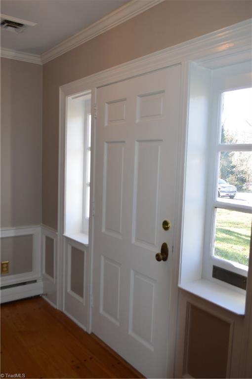 207 Robin Road Mount Airy, NC 27030 - Photo 4 of 18 Foyer Entry