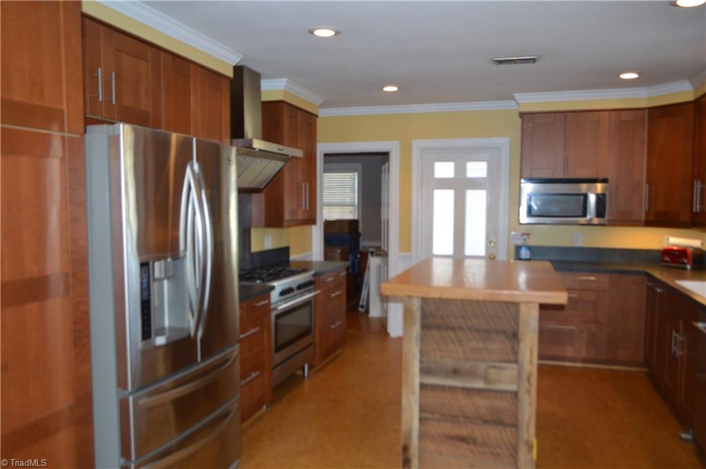 207 Robin Road Mount Airy, NC 27030 - Photo 5 of 18 Kitchen w/appliances remaining.