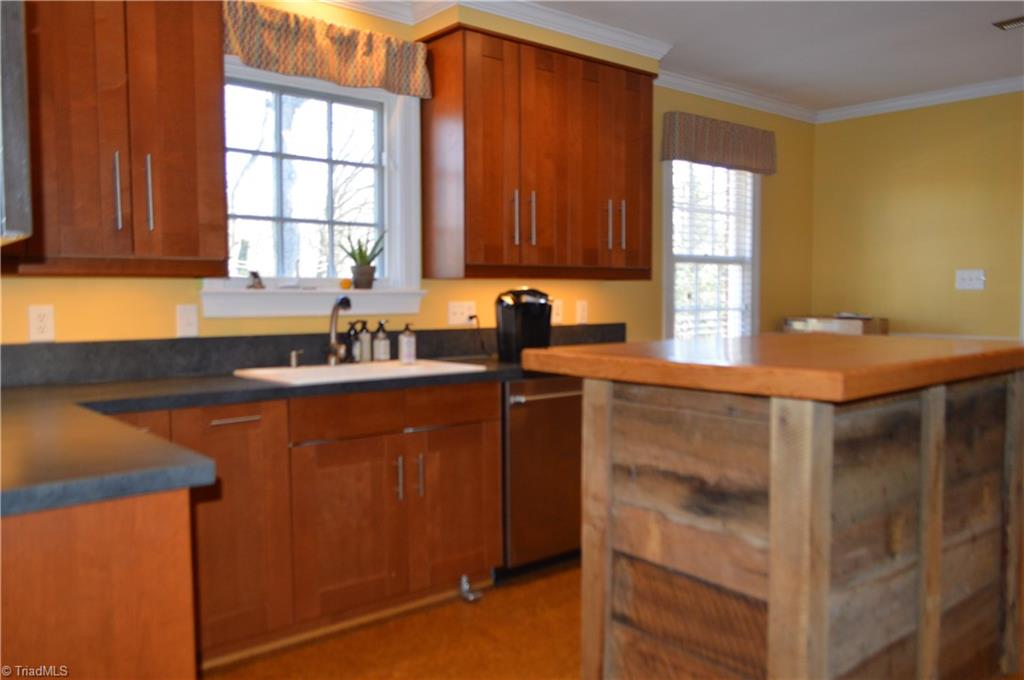 207 Robin Road Mount Airy, NC 27030 - Photo 6 of 18 Gallery Image 6
