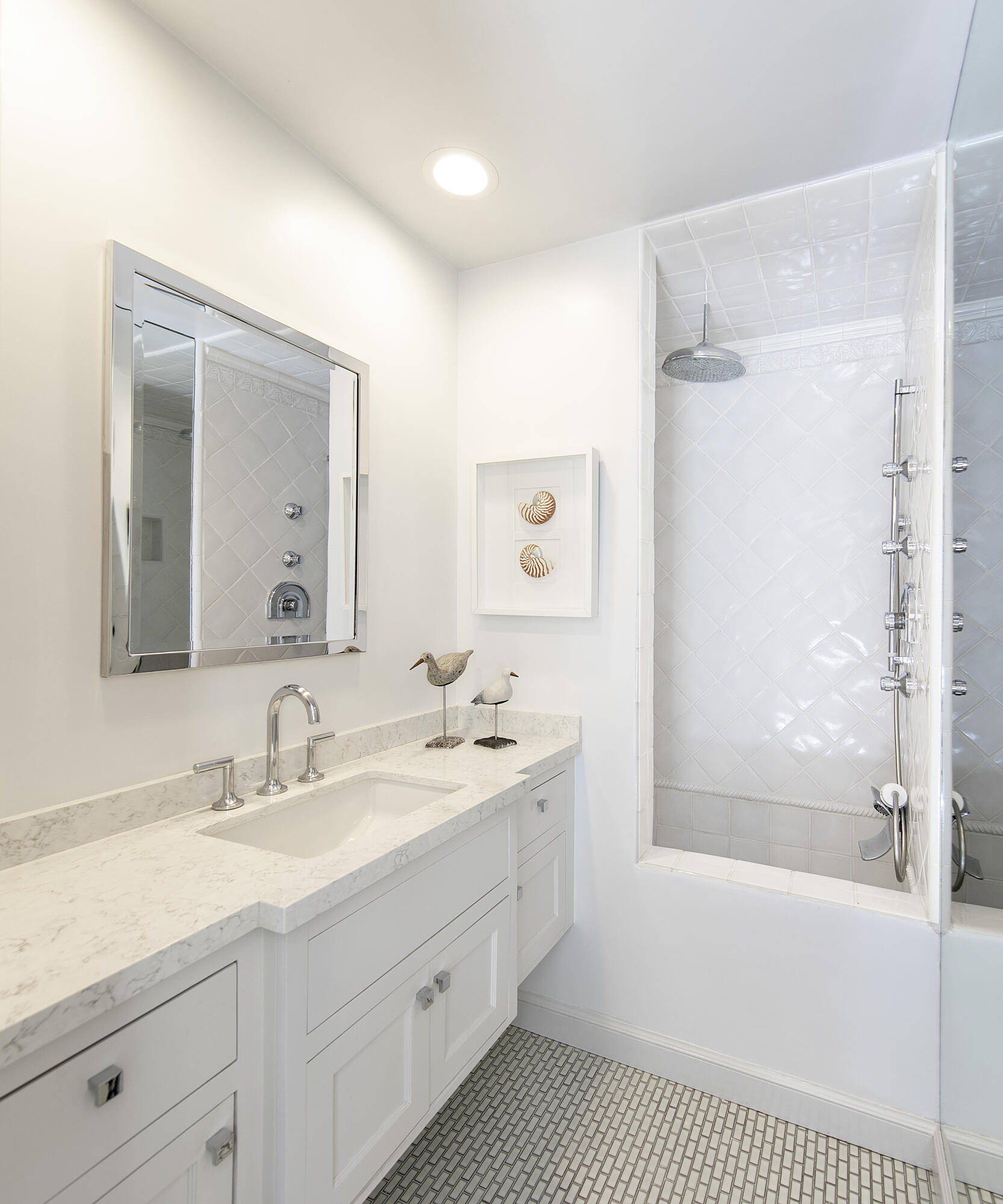 544 San Ysidro Road, Unit B Montecito, CA 93108 - Photo 12 of 18 a bathroom with a tub a sink and mirror