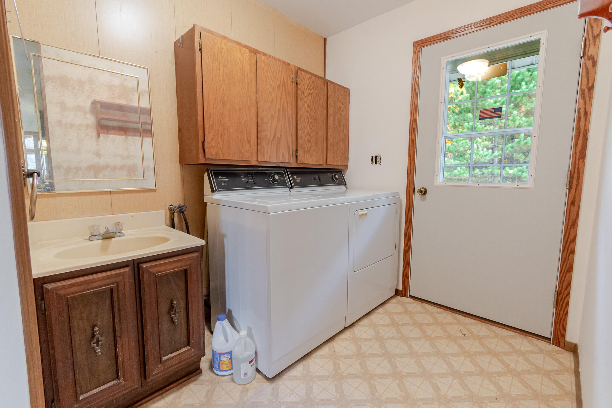 E516 Rustad Road Harrison, WI 54945 - Photo 16 of 52 Main Flr laundry