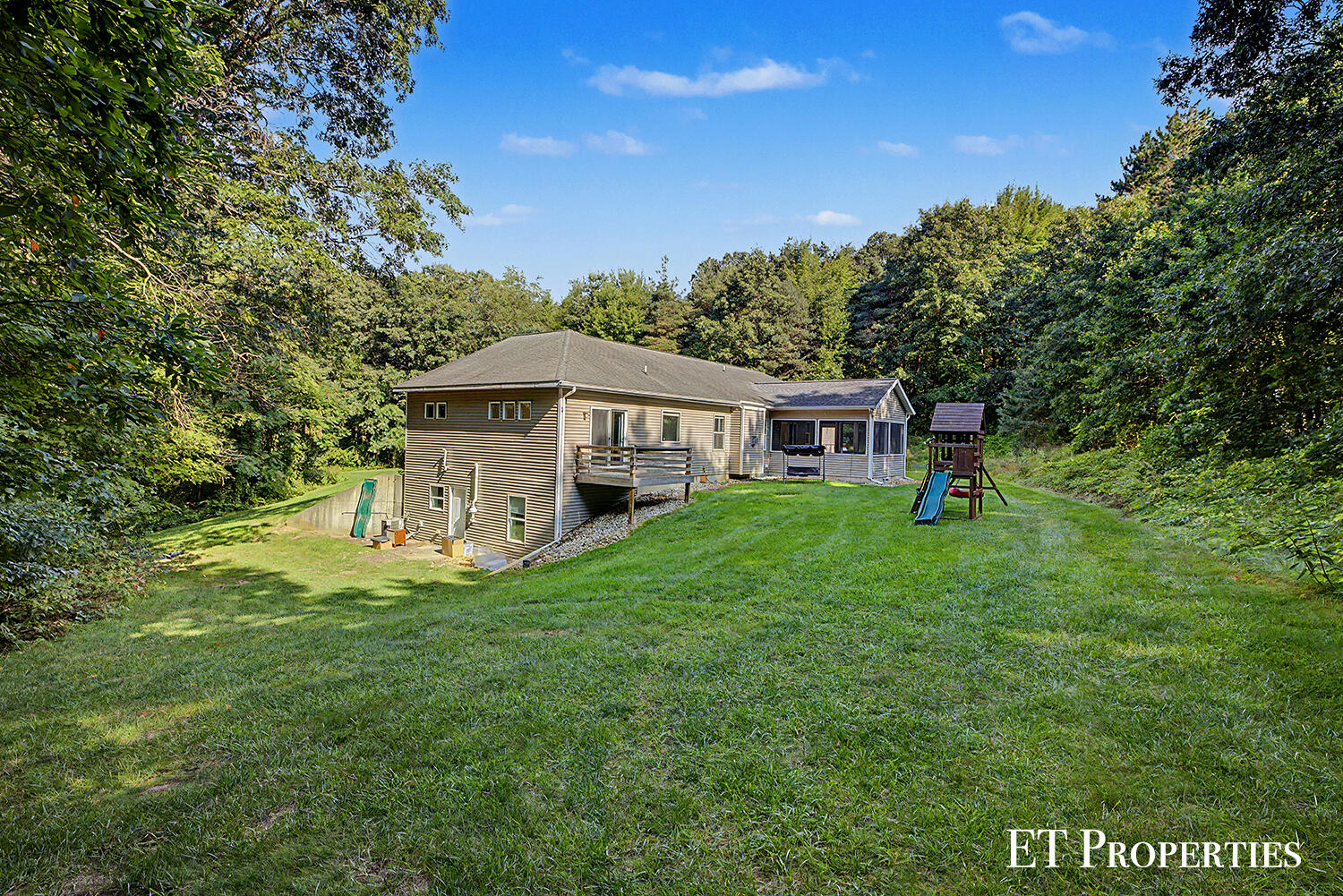 7801 Cascade Road Southeast Grand Rapids, MI 49546 - Photo 34 of 40 217A0972