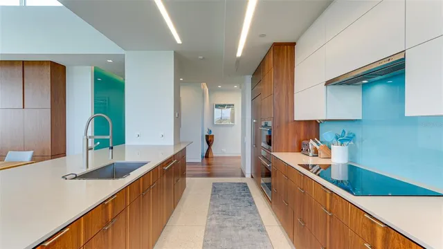 $25,000 | 455 Longboat Club Road, Unit PH1, Longboat Key, FL 34228