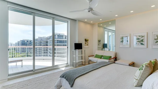 $25,000 | 455 Longboat Club Road, Unit PH1, Longboat Key, FL 34228