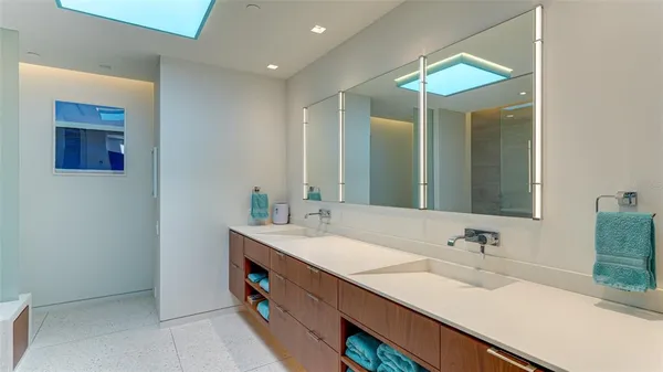$25,000 | 455 Longboat Club Road, Unit PH1, Longboat Key, FL 34228
