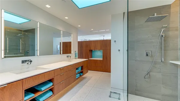 $25,000 | 455 Longboat Club Road, Unit PH1, Longboat Key, FL 34228