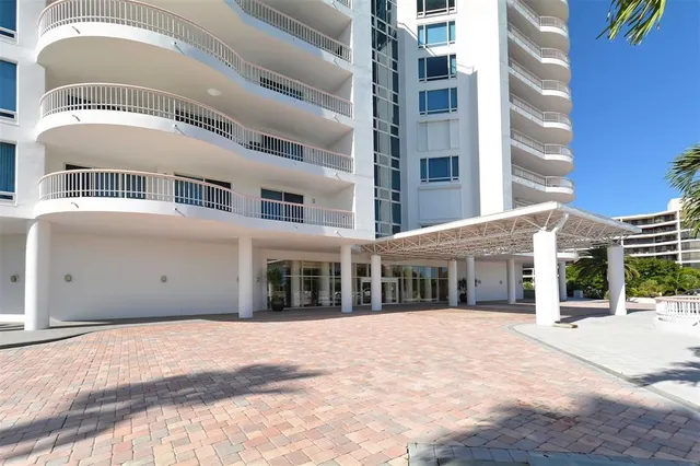 $25,000 | 455 Longboat Club Road, Unit PH1, Longboat Key, FL 34228