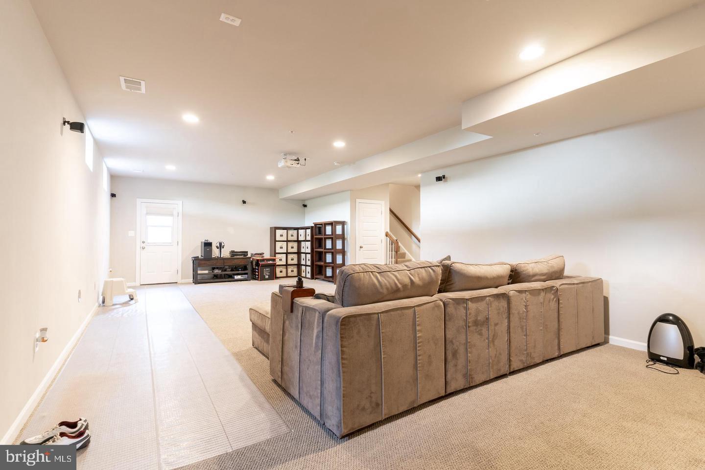 6100 Oglethorpe Mill Drive Brandywine, MD 20613 - Photo 7 of 22 a living room with furniture