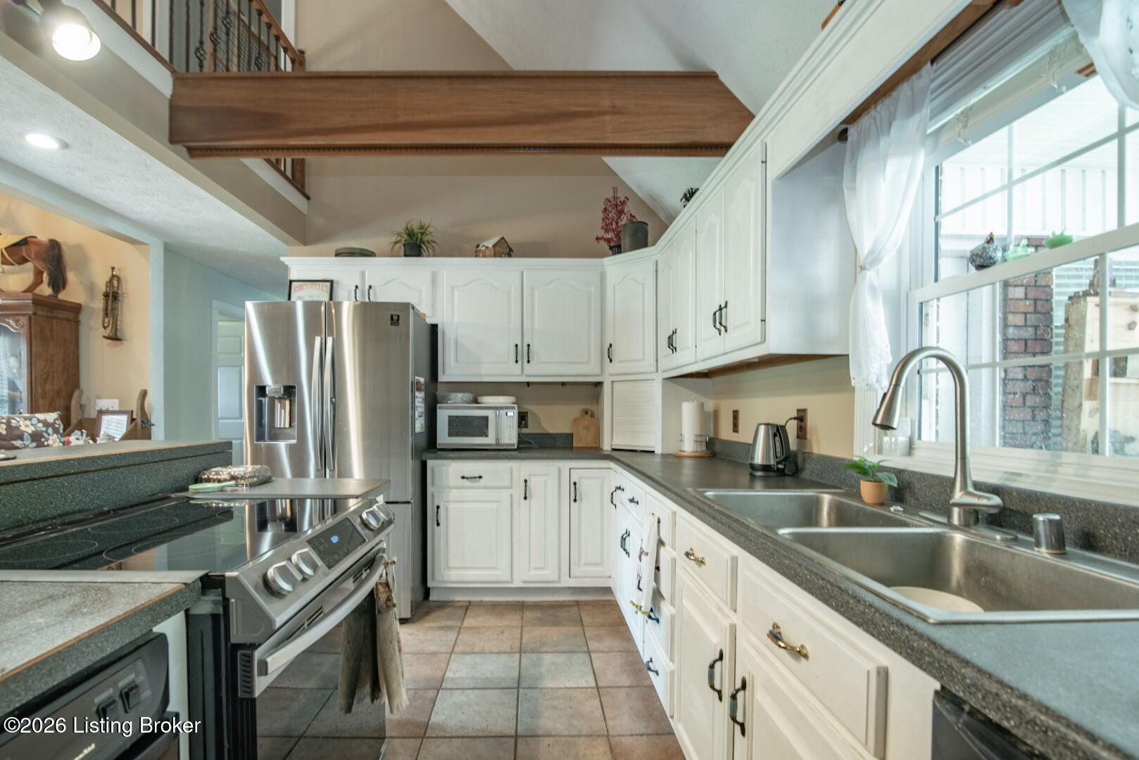 550-572 Dog Creek Road Cub Run, KY 42729 - Photo 11 of 60 Dog Creek Rd Kitchen Close-44