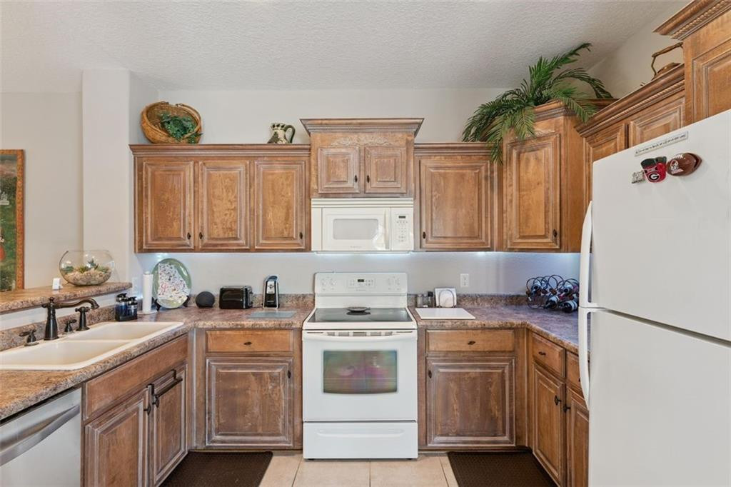 152 Villa Road Brunswick, GA 31525 - Photo 7 of 37 Kitchen