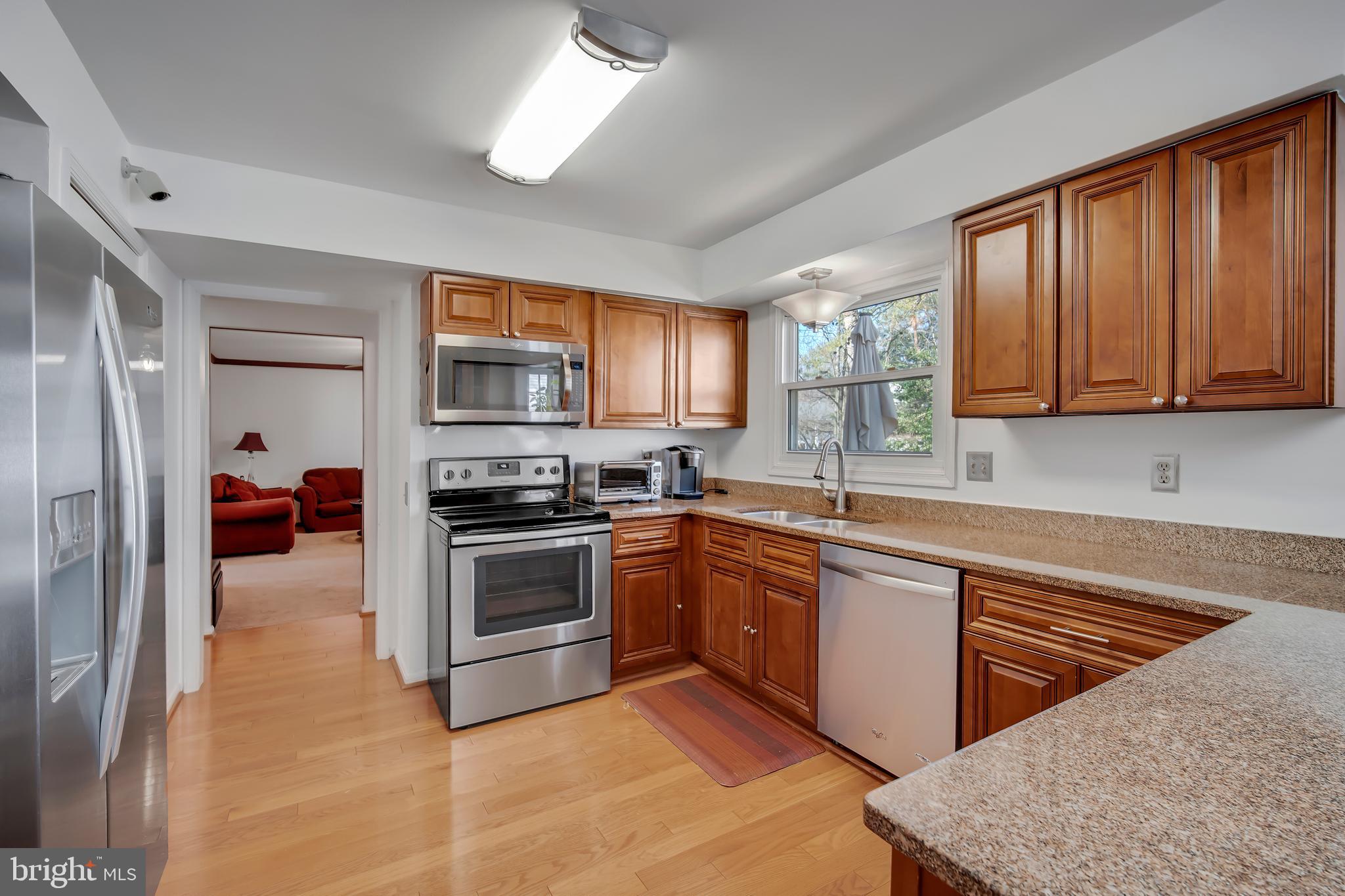 310 Opera Court Silver Spring, MD 20901 - Photo 12 of 48 NEWER APPLIANCES