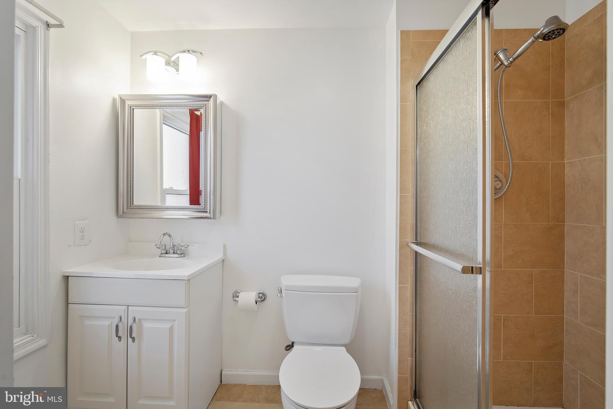 310 Opera Court Silver Spring, MD 20901 - Photo 26 of 48 OWNERS BATHROOM SUITE