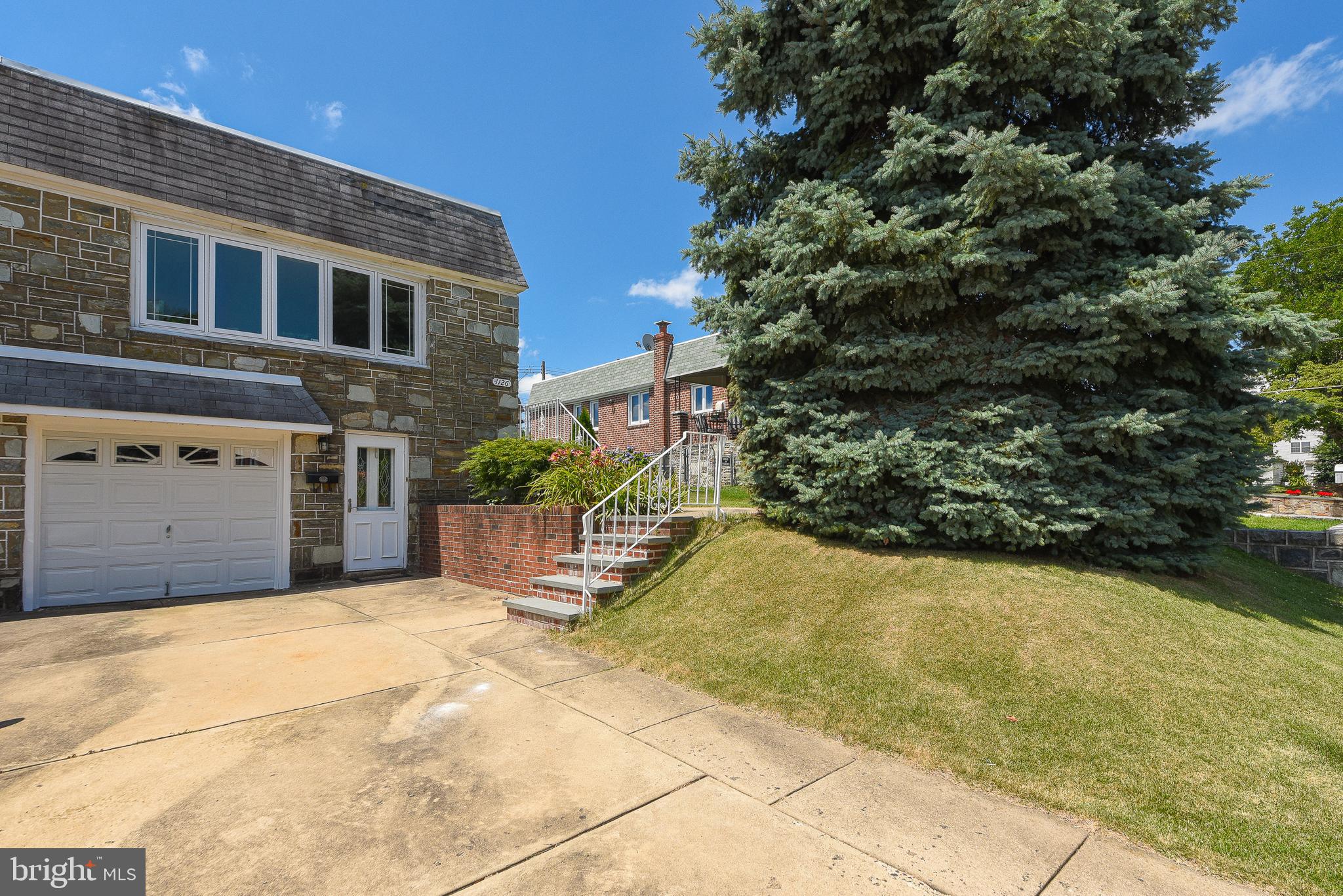 1126 Medway Road Philadelphia, PA 19115 - Photo 3 of 33