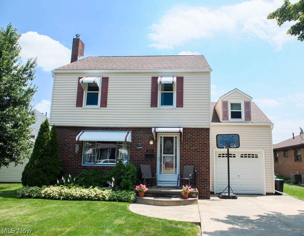 406 Raff Road Northwest Canton, OH 44708 - Photo 1 of 17 Move-in ready 4 bedroom, 1 full bath colonial with an updated kitchen in Harter Heights!
