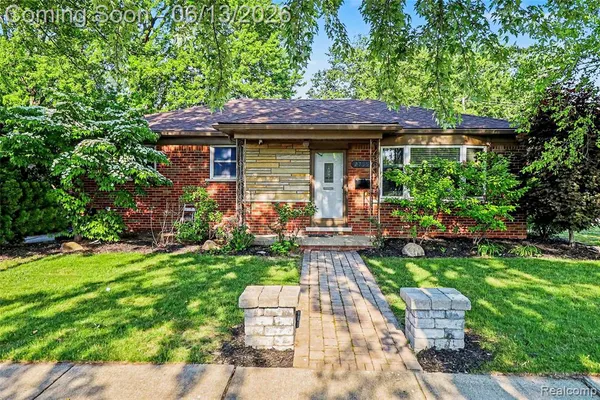 $279,900 | 27591 Little Mack Avenue, St. Clair Shores, MI 48081