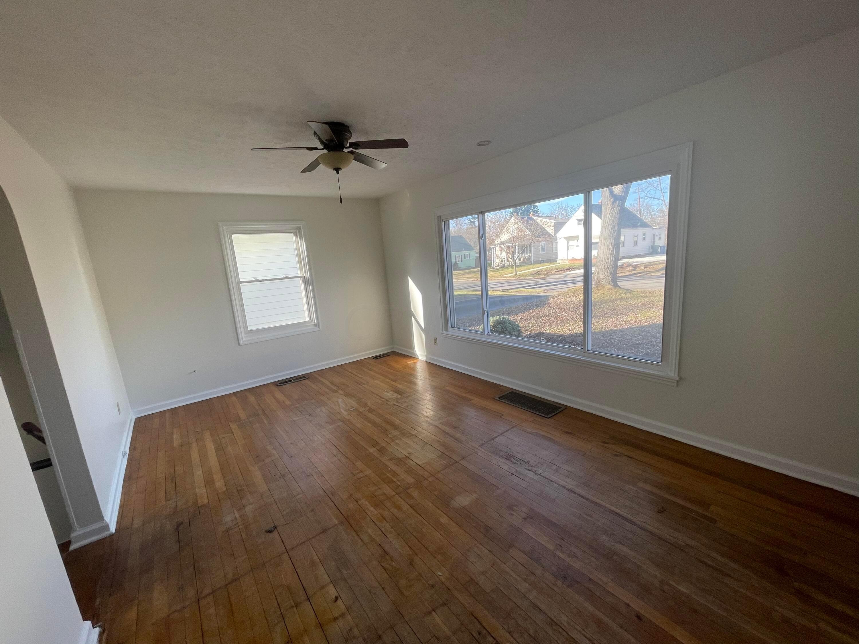 617 Chase Road Columbus, OH 43214 - Photo 4 of 12 A0C1EAA1-72CB-4225-A354-306C89EA0110