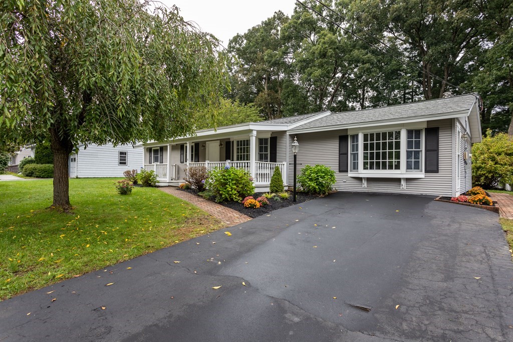 14 Fairbrook Road Framingham, MA 01701 - Photo 4 of 24 a view of a house with backyard and garden