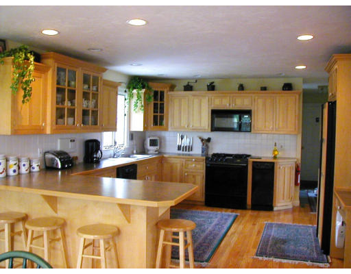 97 Juniper Road Holliston, MA 01746 - Photo 5 of 10 Gallery Image 5