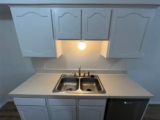 $1,975 | 2133 Quail Hollow Drive, Grand Prairie, TX 75051