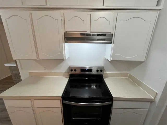 $1,975 | 2133 Quail Hollow Drive, Grand Prairie, TX 75051