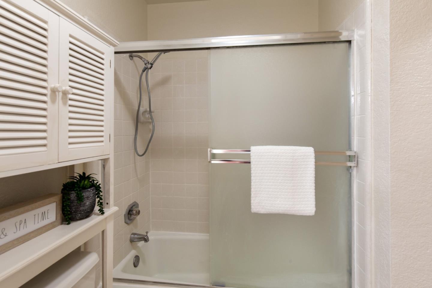 1555 Hecker Pass Road, Unit D202 Gilroy, CA 95020 - Photo 16 of 21 Gallery Image 16