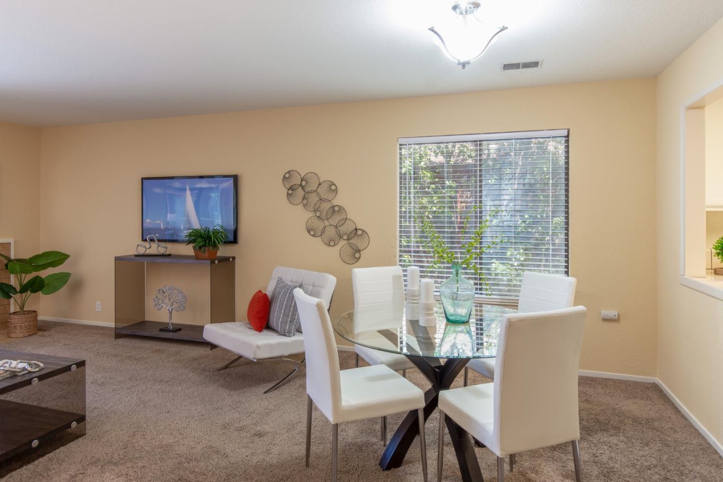 1555 Hecker Pass Road, Unit D202 Gilroy, CA 95020 - Photo 5 of 21 Gallery Image 5