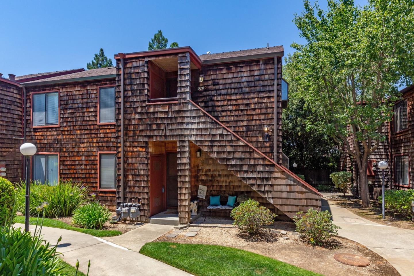 1555 Hecker Pass Road, Unit D202 Gilroy, CA 95020 - Photo 6 of 21 Gallery Image 6