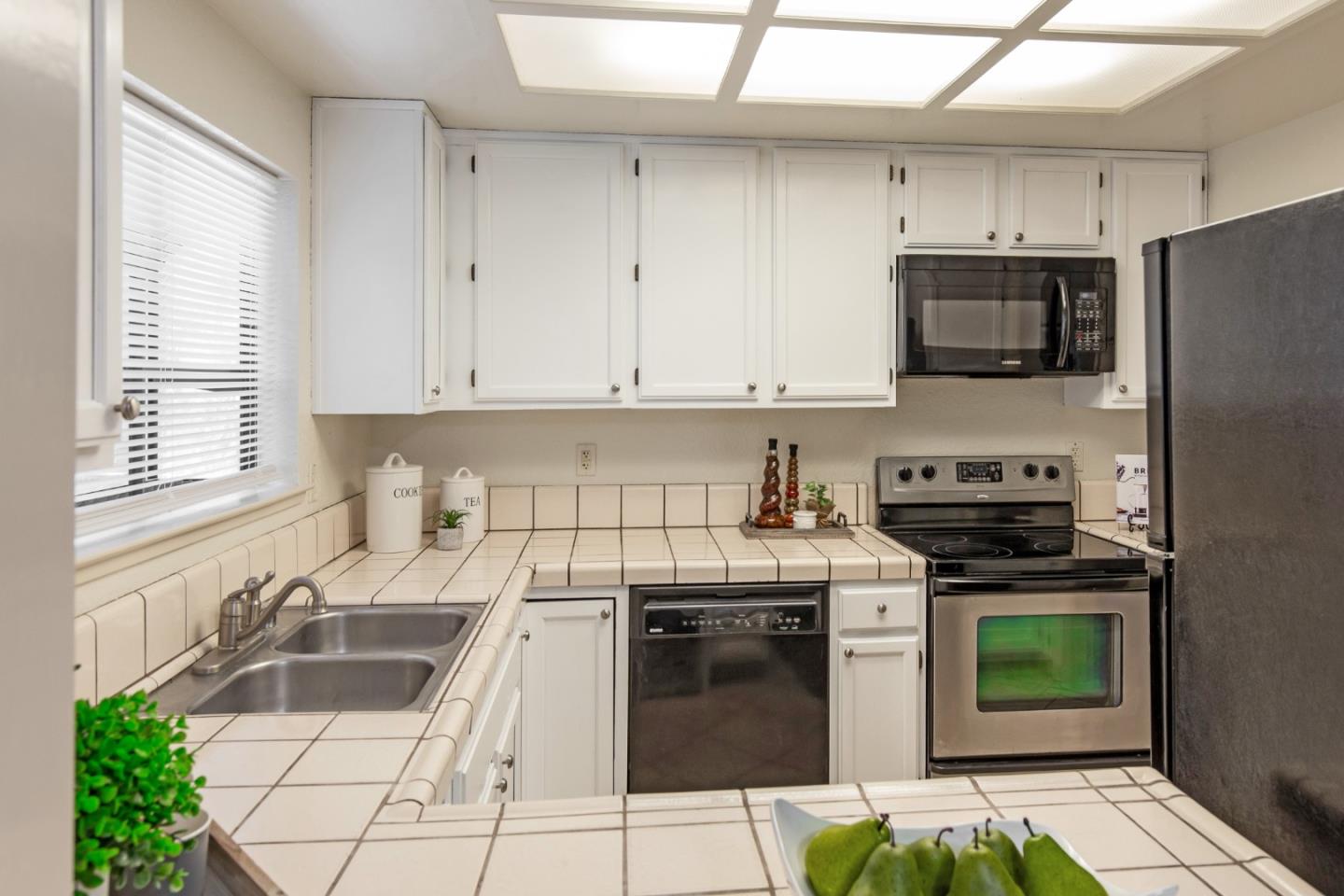 1555 Hecker Pass Road, Unit D202 Gilroy, CA 95020 - Photo 8 of 21 Gallery Image 8