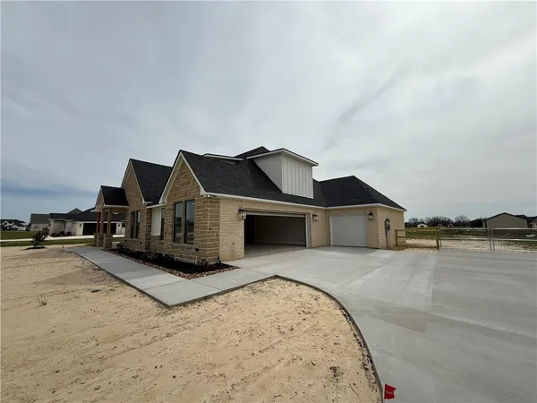 $760,000 | 7822 Mathis Crk Drive, Bryan, TX 77808
