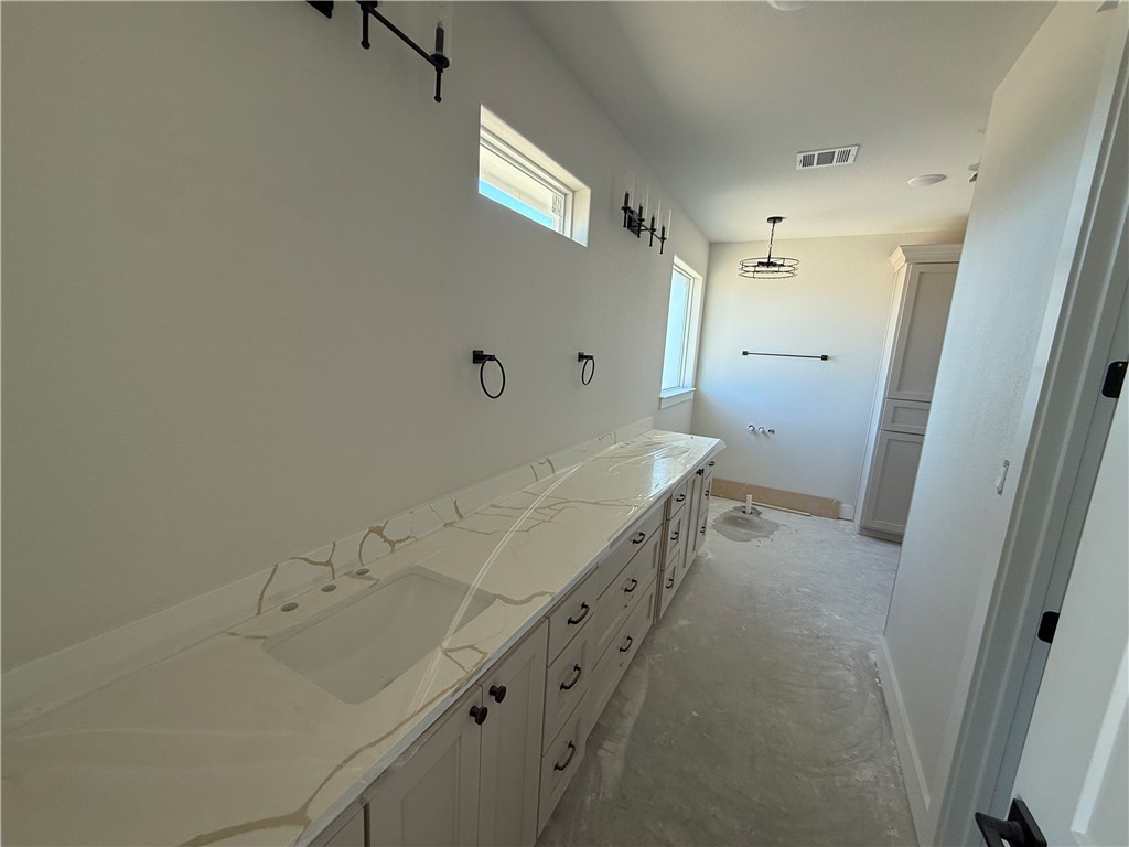 7822 Mathis Crk Drive Bryan, TX 77808 - Photo 10 of 20 a bathroom with a tub sink and mirror