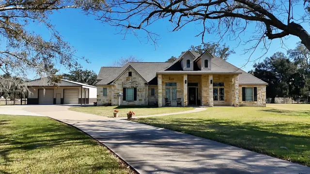 $699,000 | 726 Stallion Circle, Angleton, TX 77515