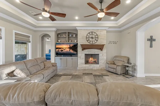 $699,000 | 726 Stallion Circle, Angleton, TX 77515