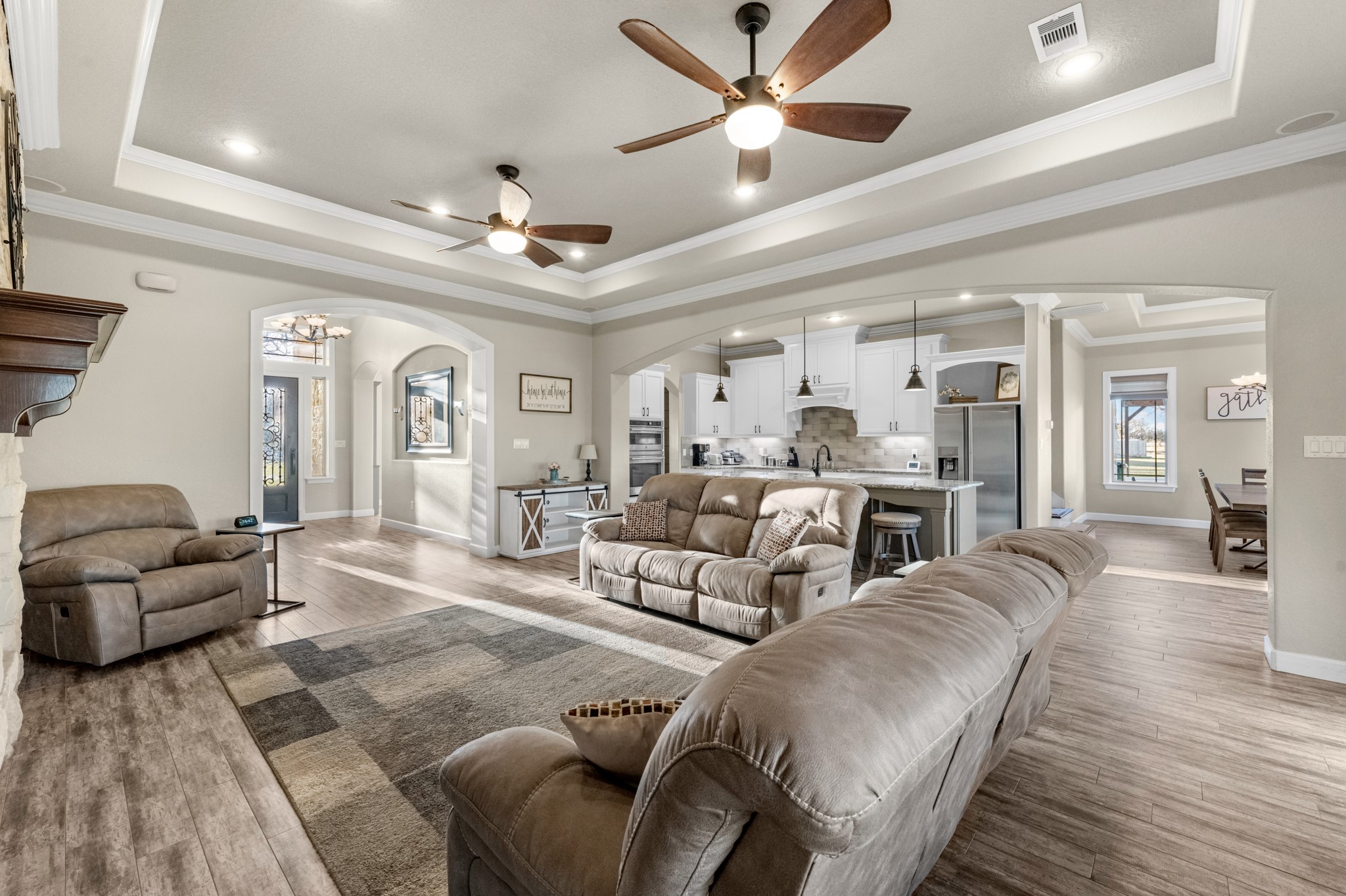 726 Stallion Circle Angleton, TX 77515 - Photo 15 of 50