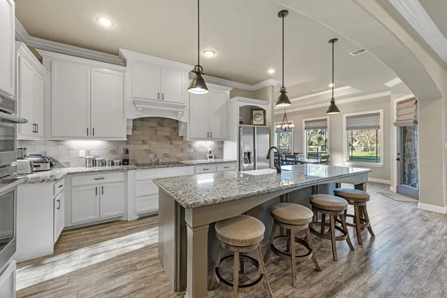 $699,000 | 726 Stallion Circle, Angleton, TX 77515