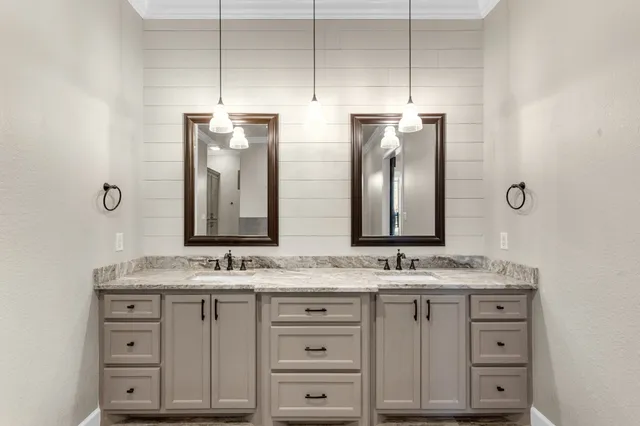 $699,000 | 726 Stallion Circle, Angleton, TX 77515