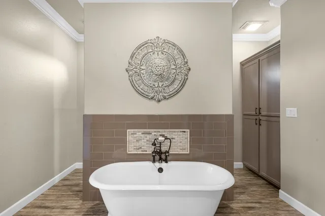 $699,000 | 726 Stallion Circle, Angleton, TX 77515