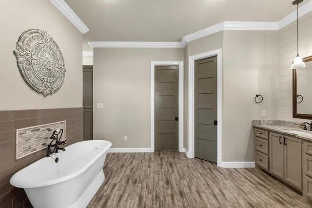 $699,000 | 726 Stallion Circle, Angleton, TX 77515