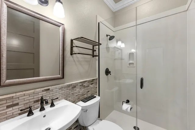 $699,000 | 726 Stallion Circle, Angleton, TX 77515