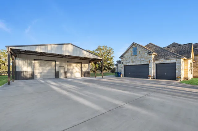 $699,000 | 726 Stallion Circle, Angleton, TX 77515