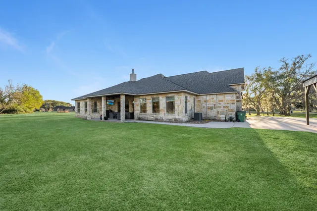 $699,000 | 726 Stallion Circle, Angleton, TX 77515