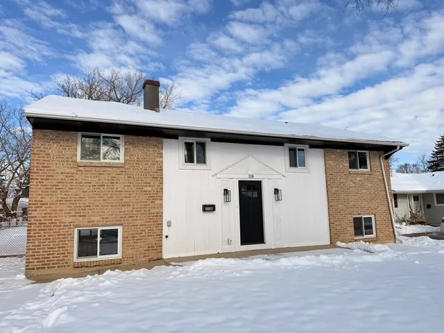 $419,700 | 118 Windsor Lane, Glendale Heights, IL 60139