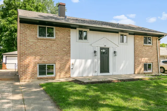 $419,700 | 118 Windsor Lane, Glendale Heights, IL 60139
