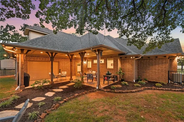 a view of backyard of house