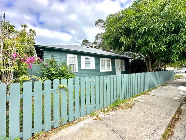 $1,800 | 2101 Ponce De Leon Avenue, West Palm Beach, FL 33407