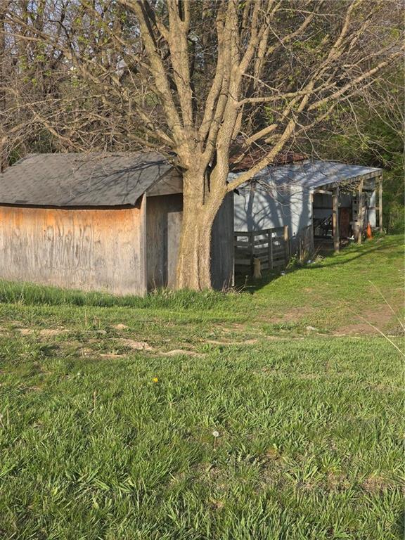 10901 Northeast Reinking Road Kansas City, MO 64156 - Photo 8 of 9